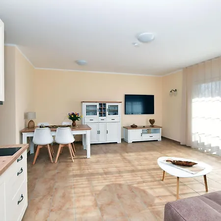 Bright Holiday In On The Spree * Lubben